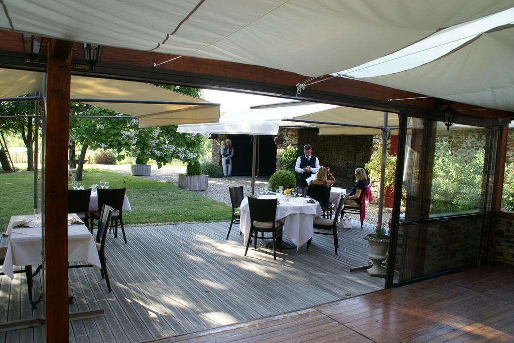 Les Roulottes & Cottages Du Moulin Chenillé-Changé Exteriör bild