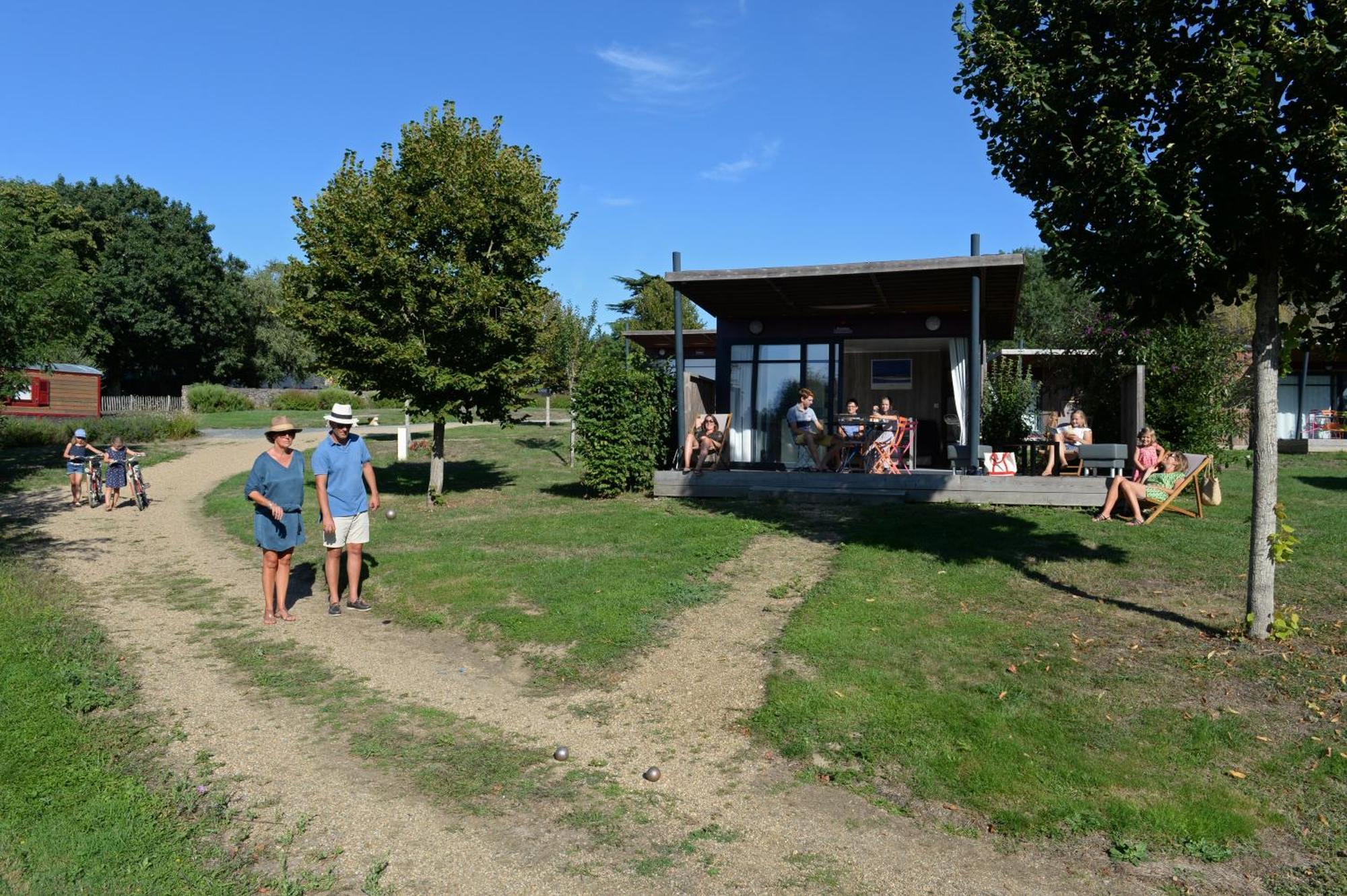 Les Roulottes & Cottages Du Moulin Chenillé-Changé Exteriör bild