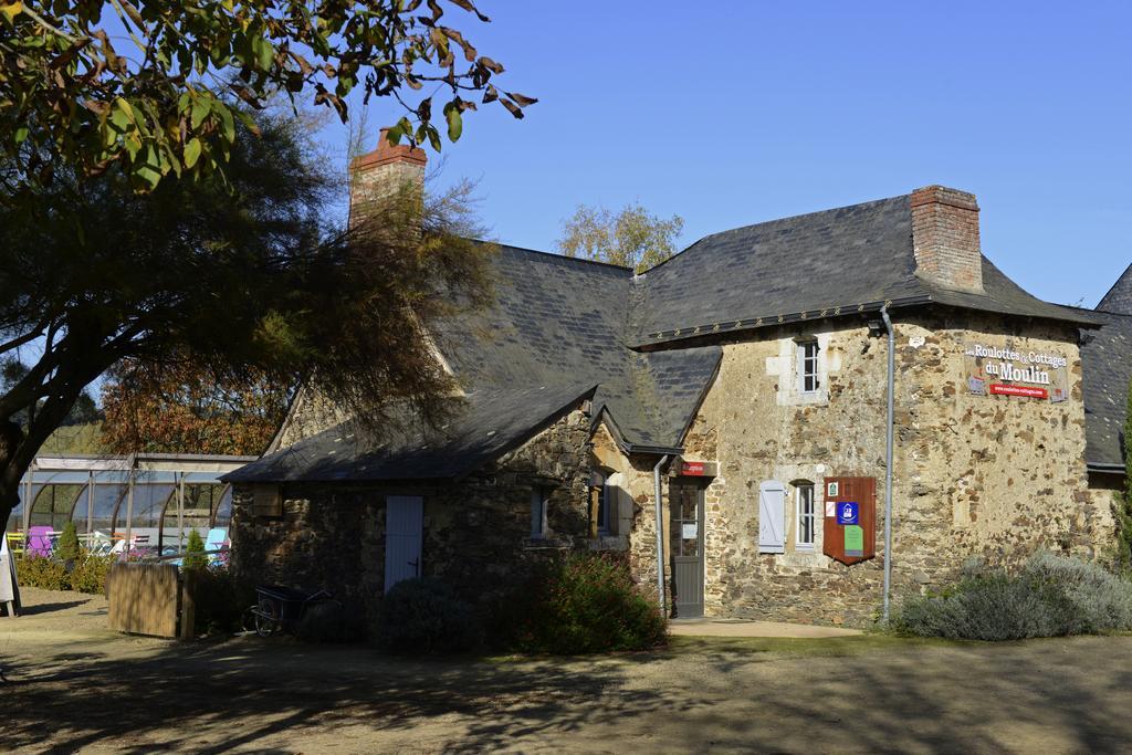 Les Roulottes & Cottages Du Moulin Chenillé-Changé Exteriör bild